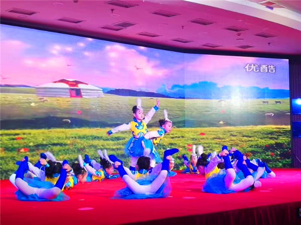 与爱同行，慈善晚会